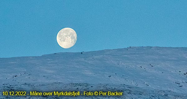Måne over Myrkdalsfjell
