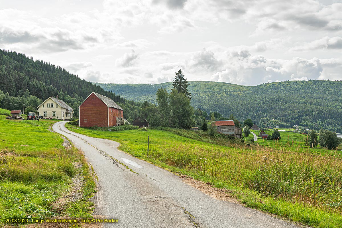 Langs Vasstrondvegen