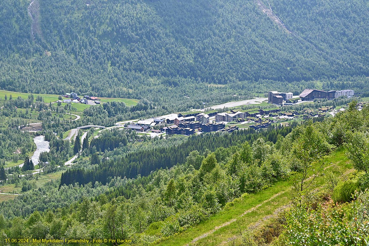 Mot Myrkdalen Fjellandsby