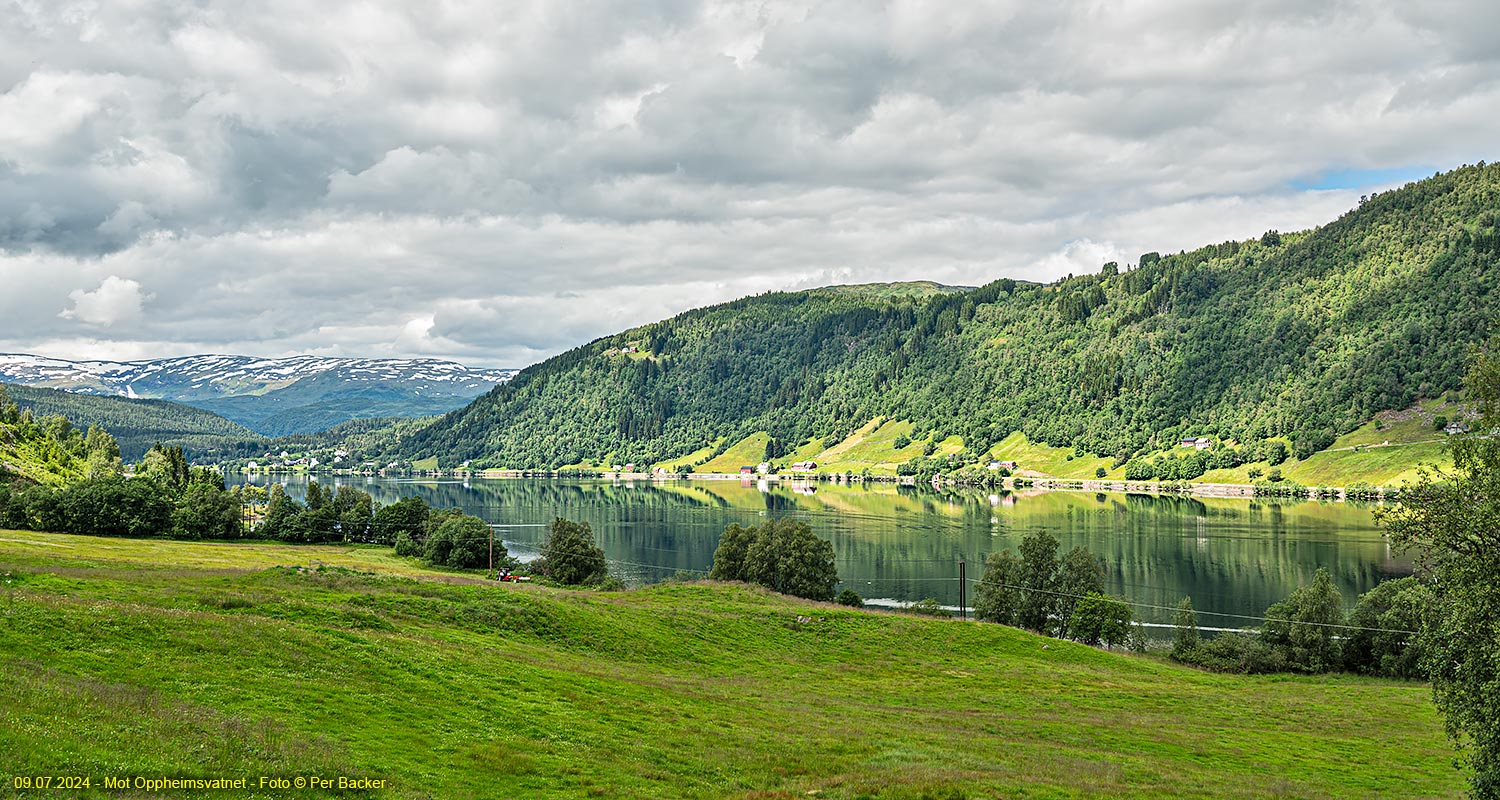 Mot Oppheimsvatnet