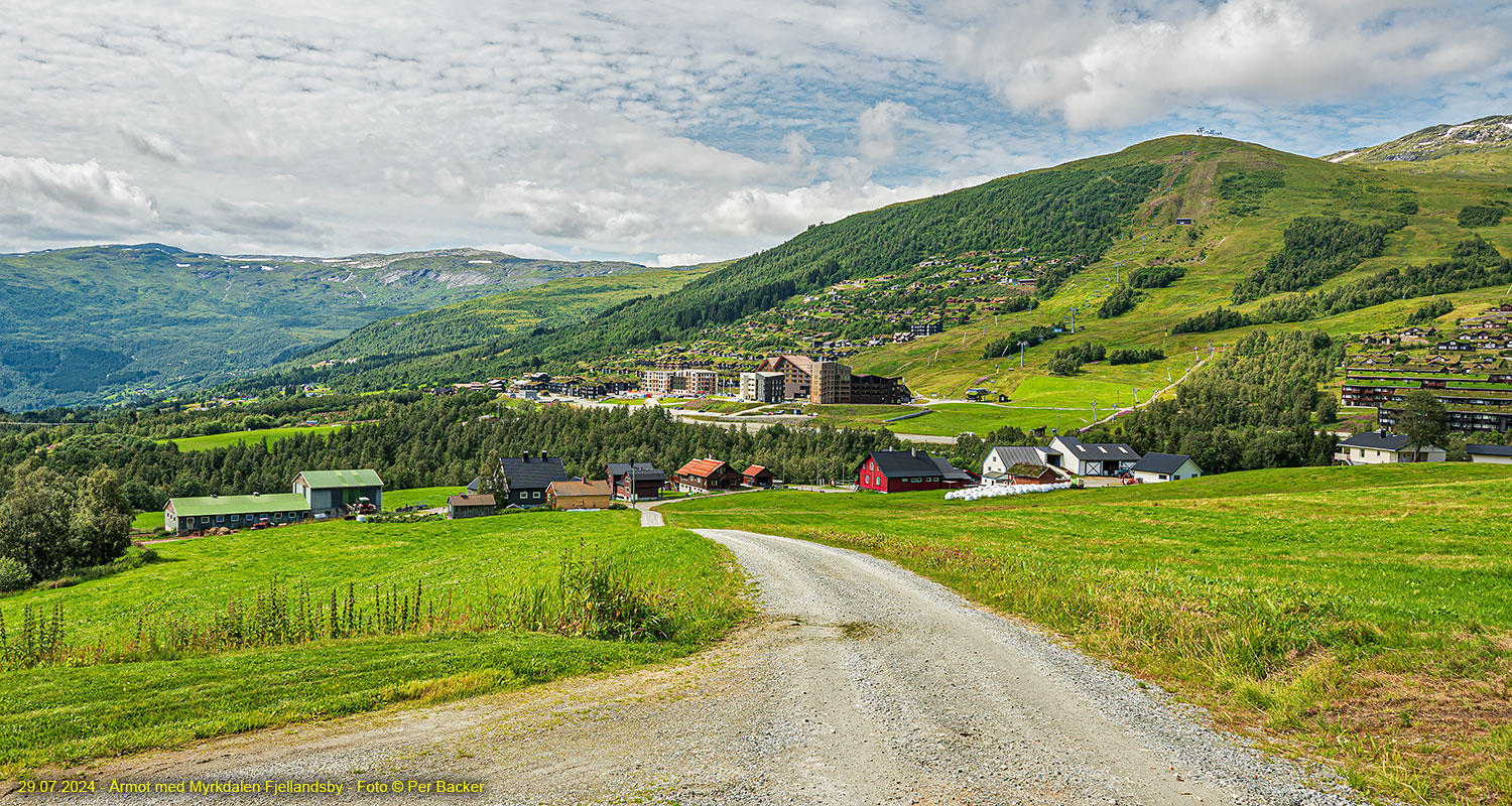 Årmot med Myrkdalen Fjellandsby