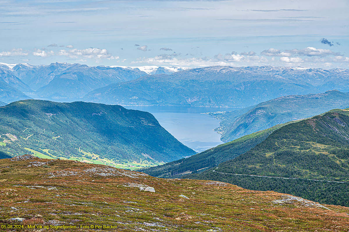 Mot Vik og Sognefjorden