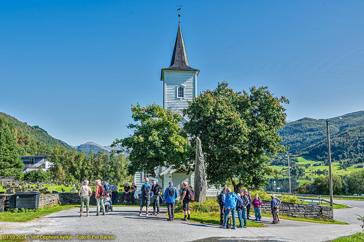 Ved Oppheim kyrkje