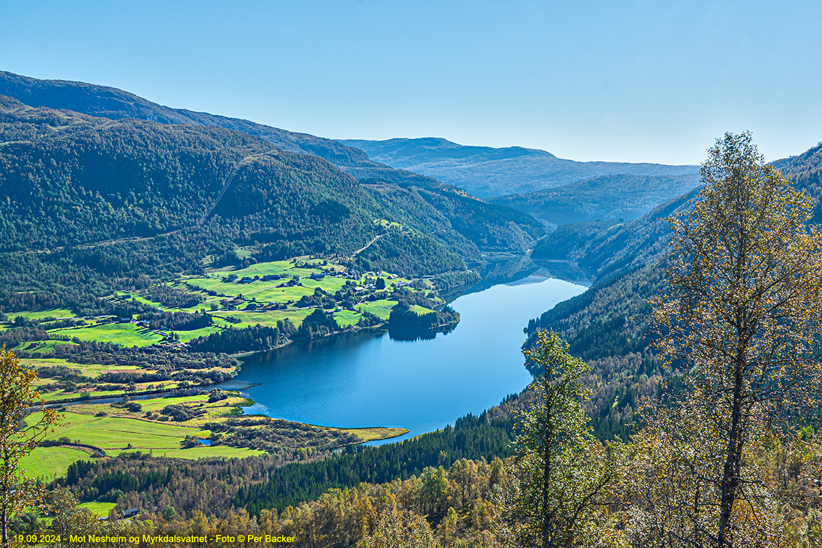 Nesheim med Myrkdalsvatnet