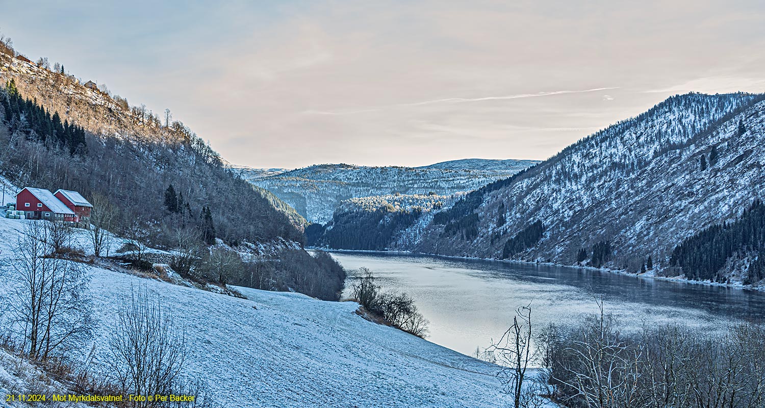 Mot Myrkdalsvatnet