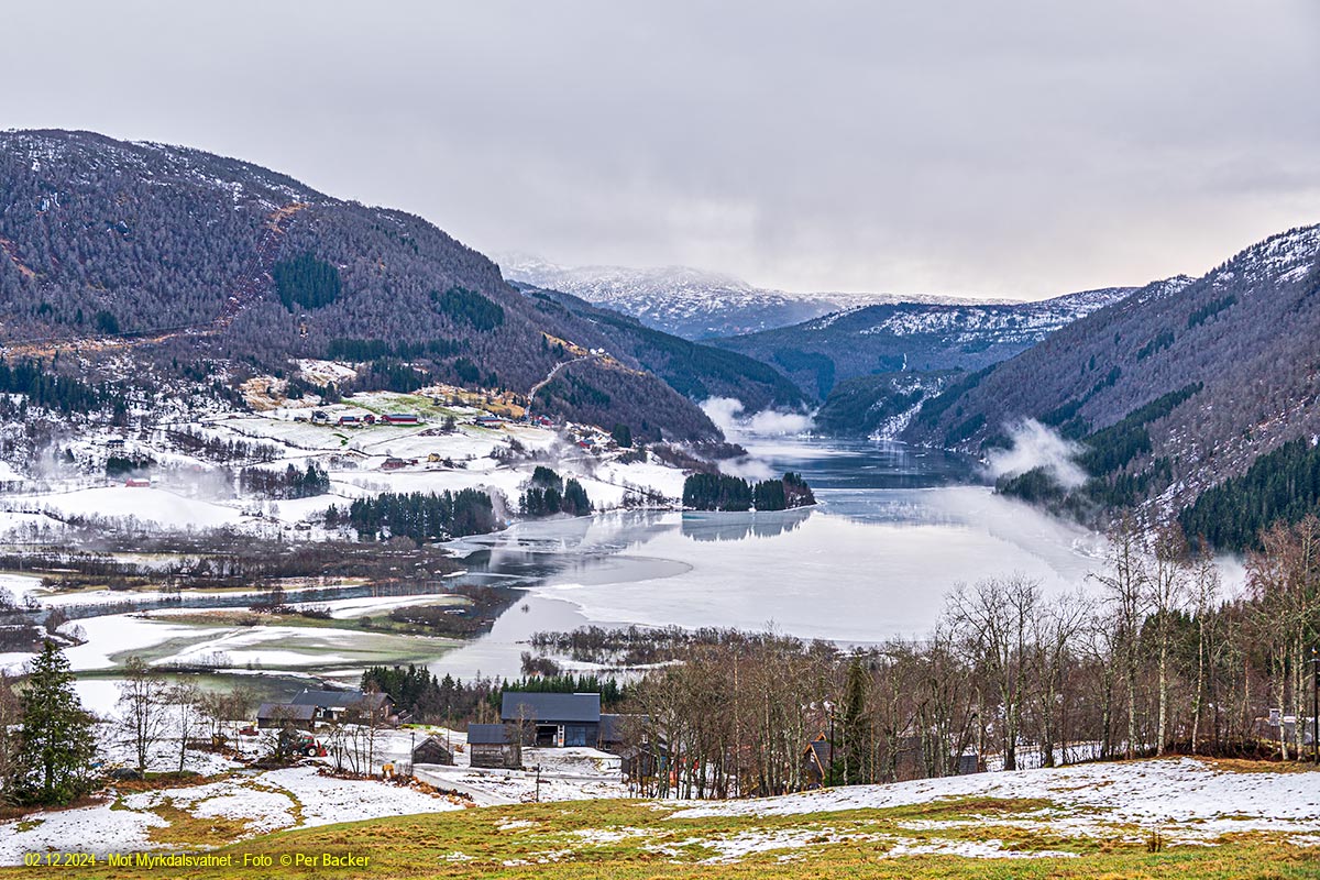 Mot Myrkdalsvatnet