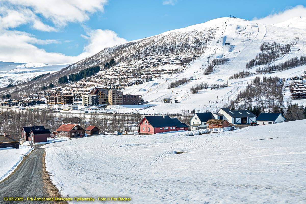 Årmot med Myrkdalen Fjellandsby