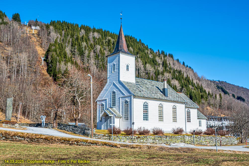 Oppheim kyrkje
