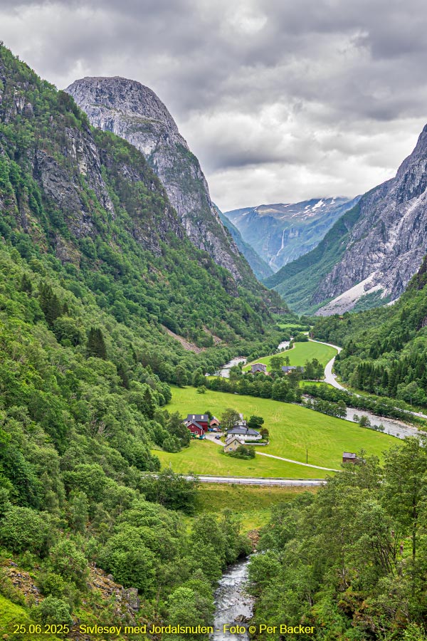 Sivlesøy med Jordalsnuten