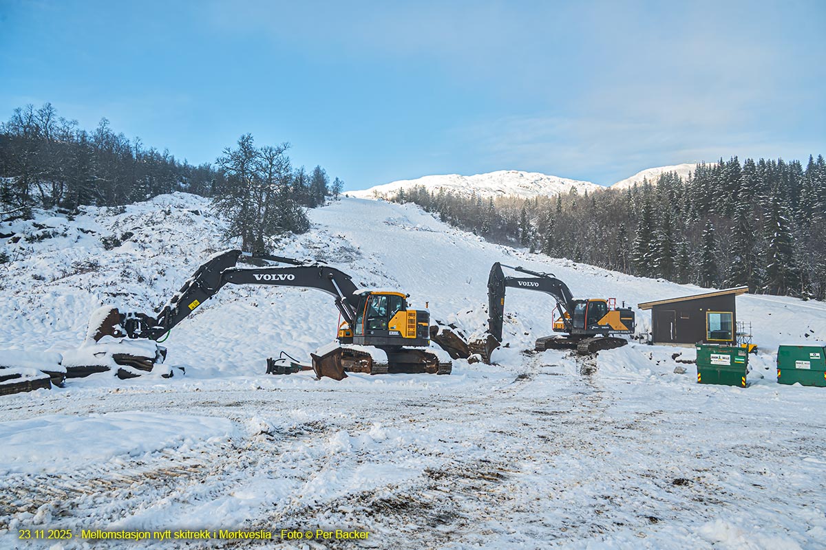Mellomstasjon på det nye skitrekket i Mørkveslia