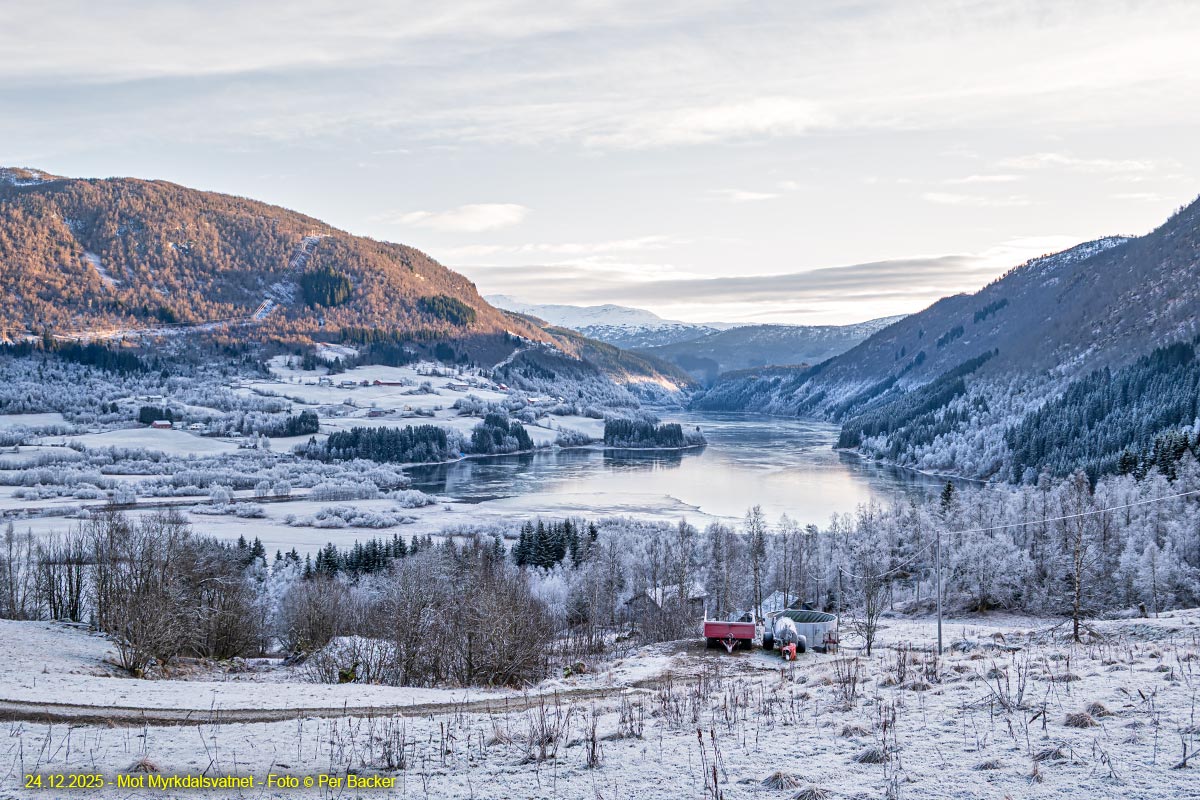 Mot Myrkdalsvatnet