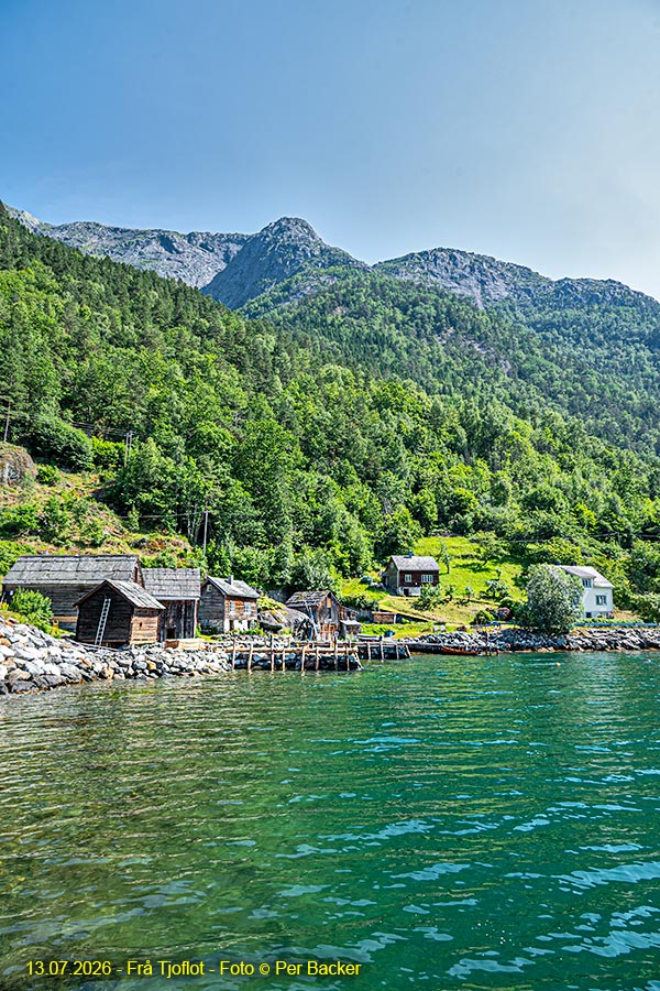 Frå Tjoflot