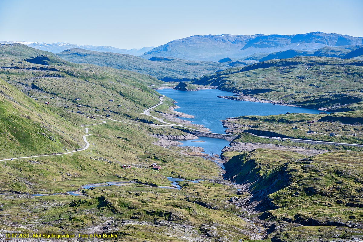 Mot Skjelingavatnet