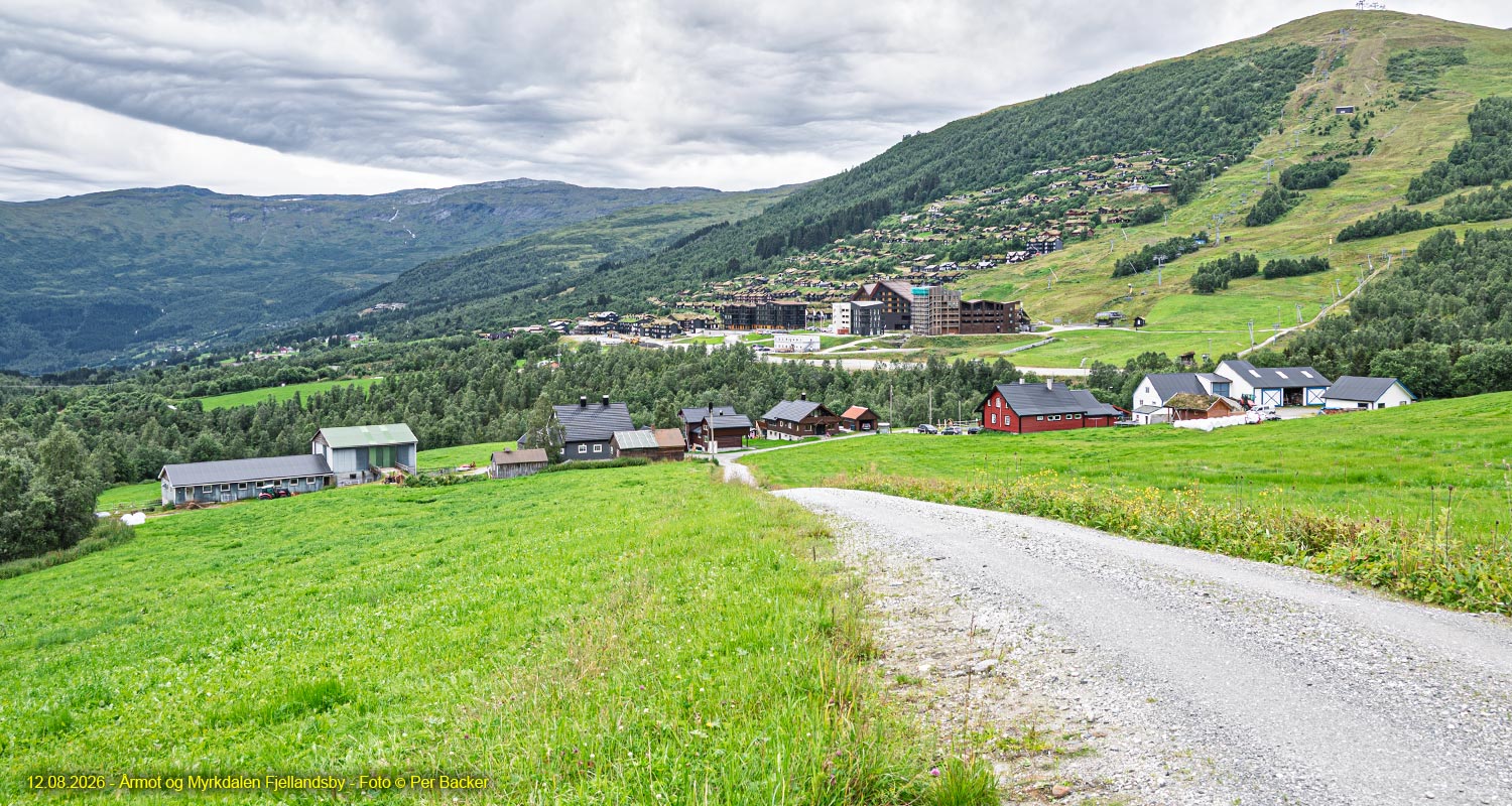 Årmot med Myrkdalen Fjellandsby