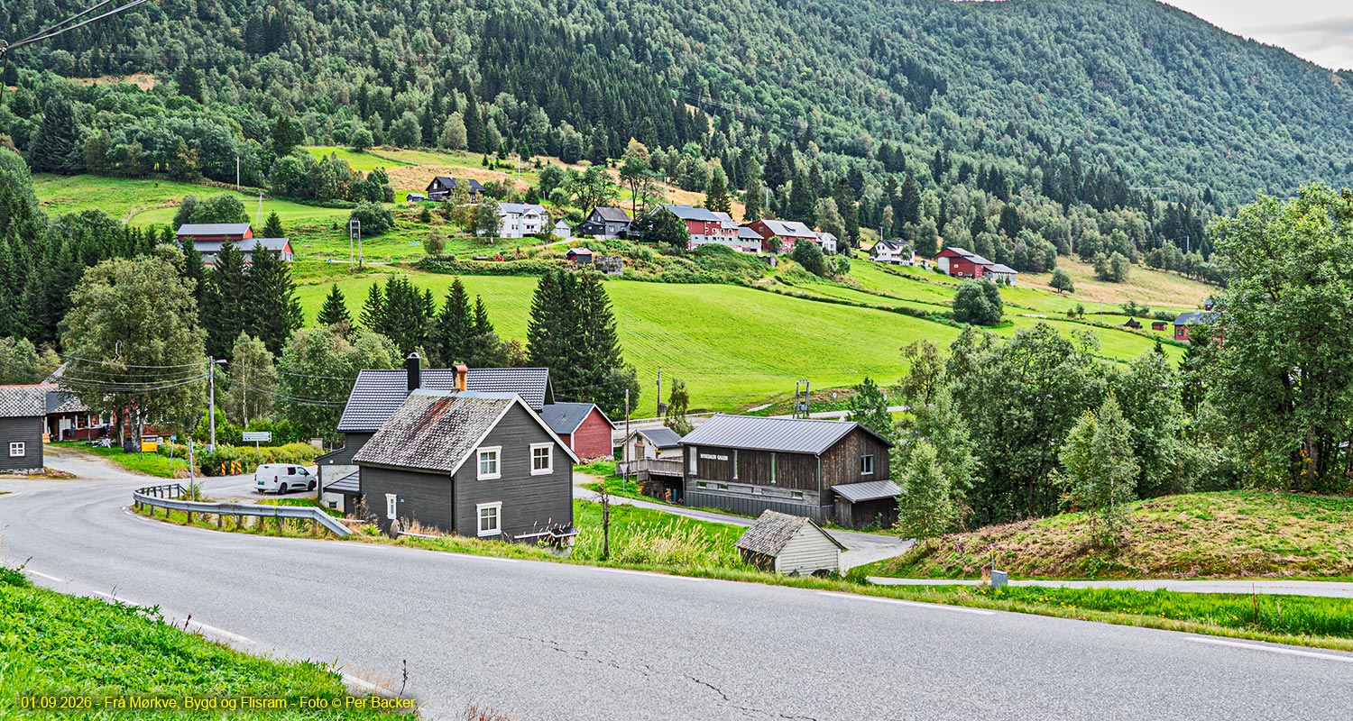 Frå Mørkve, Bygd og Flisram